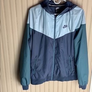 Nike windrunner. Men’s medium blue /teal.